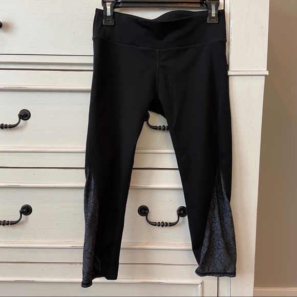 Fabletics Gray Prisha Jacquard Midi Top & Capri. - Picture 2 of 15